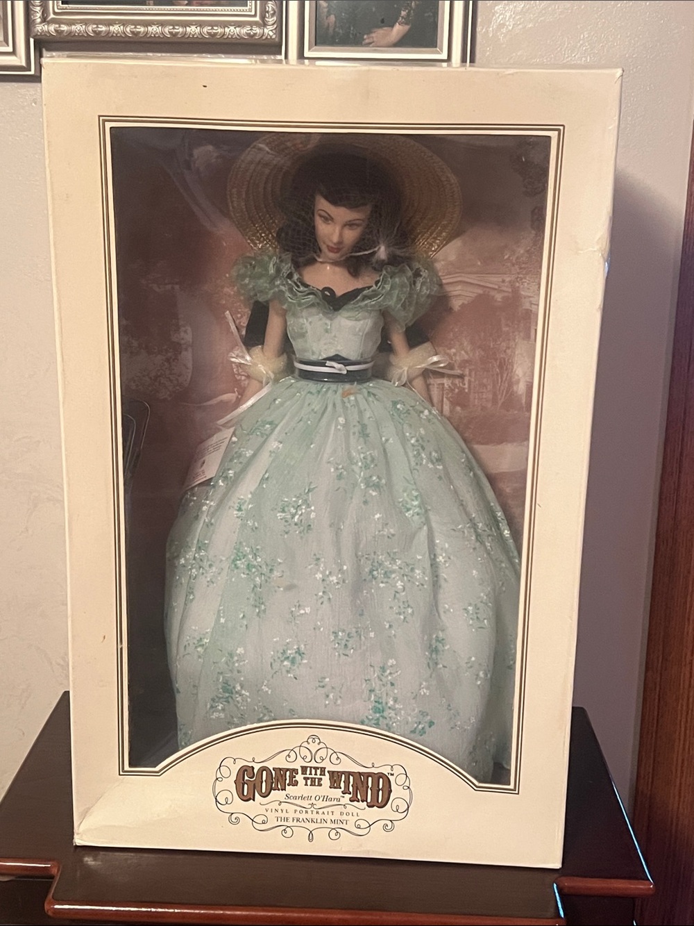 Franklin Mint Gone With The Wind Scarlett O'Hara Doll in Light Green and Cream